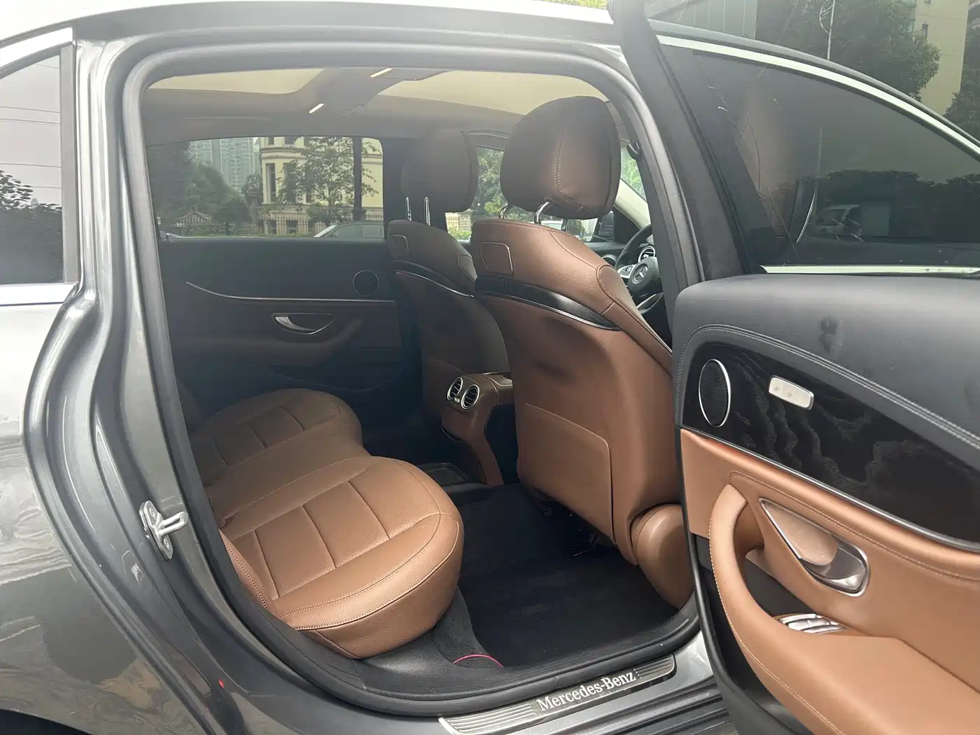 Mercedes-Benz E-Class 2016 E 200 L Sport Type фото 12