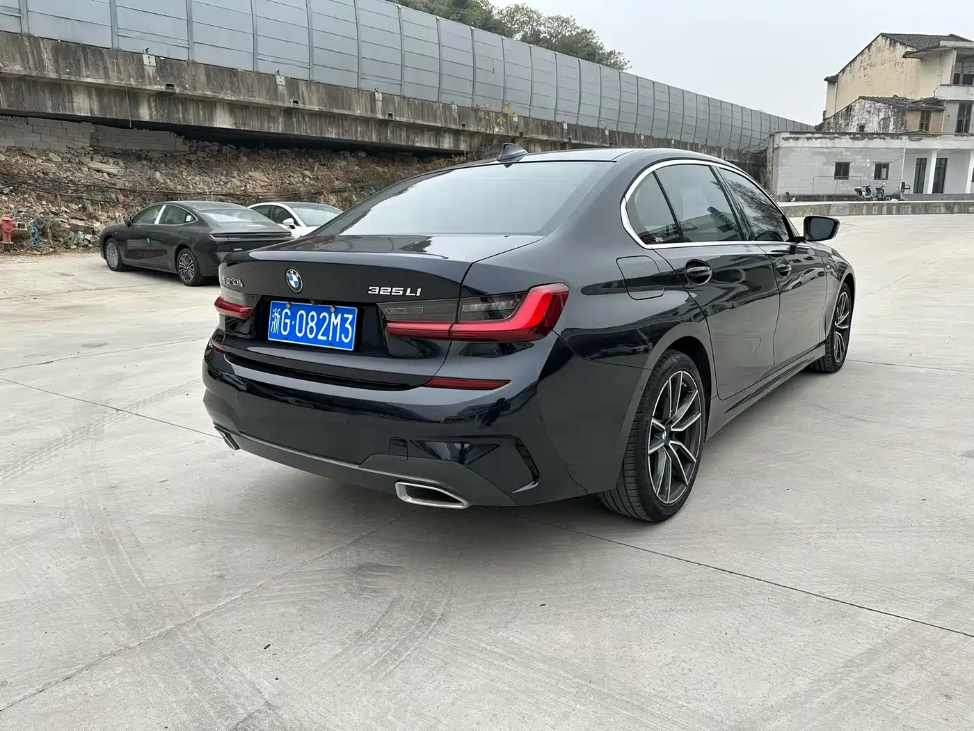 BMW 3 Series 2022 325Li M Sport Package фото 9