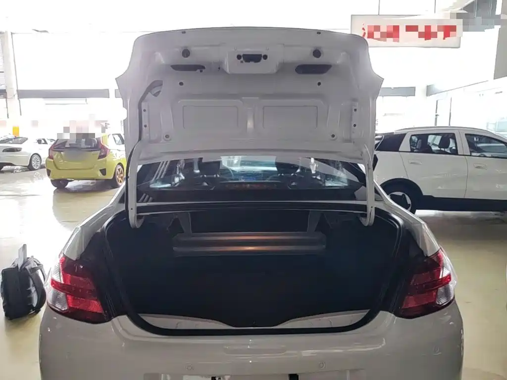 Peugeot 301 2017 2016 1.6L Auto Comfort Edition