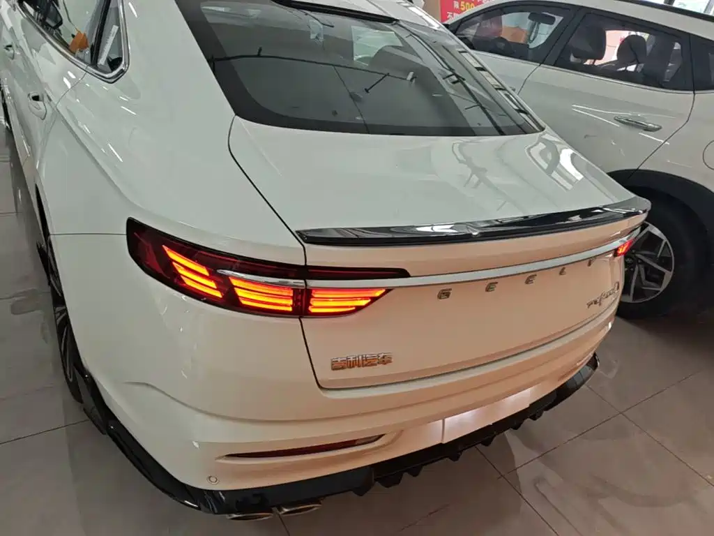 Фото 6 - Geely Preface