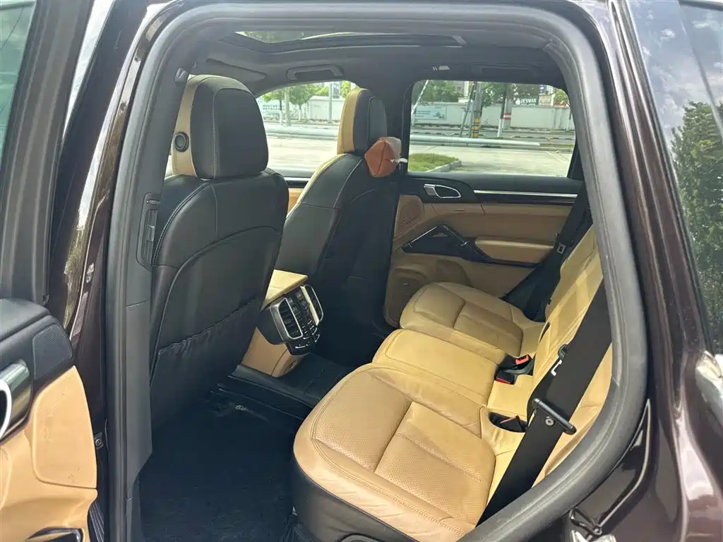 Porsche Cayenne 2014 Cayenne Platinum Edition 3.0T фото 18