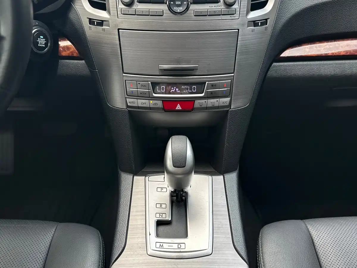 Subaru Outback 2011 2.5i Luxury Edition фото 15