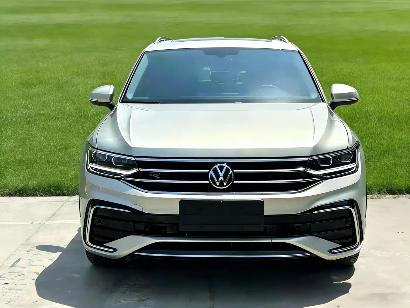 Volkswagen Tiguan L 2022 330TSI Auto 2WD R-Line Premium Edition фото 2