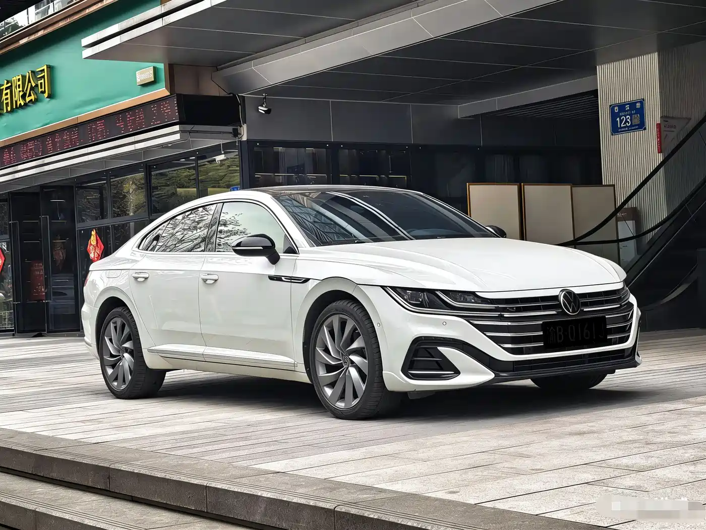Volkswagen FAW-Volkswagen CC 2023 380TSI Eye-catching Edition фото 6
