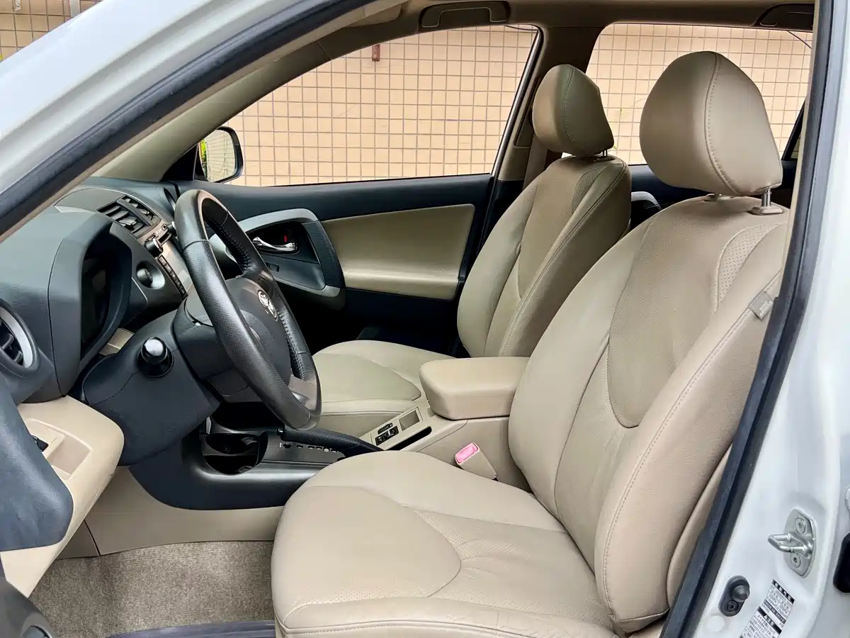 Toyota RAV4 Rongfang 2011 2.4L Automatic 4WD Luxury Edition фото 6