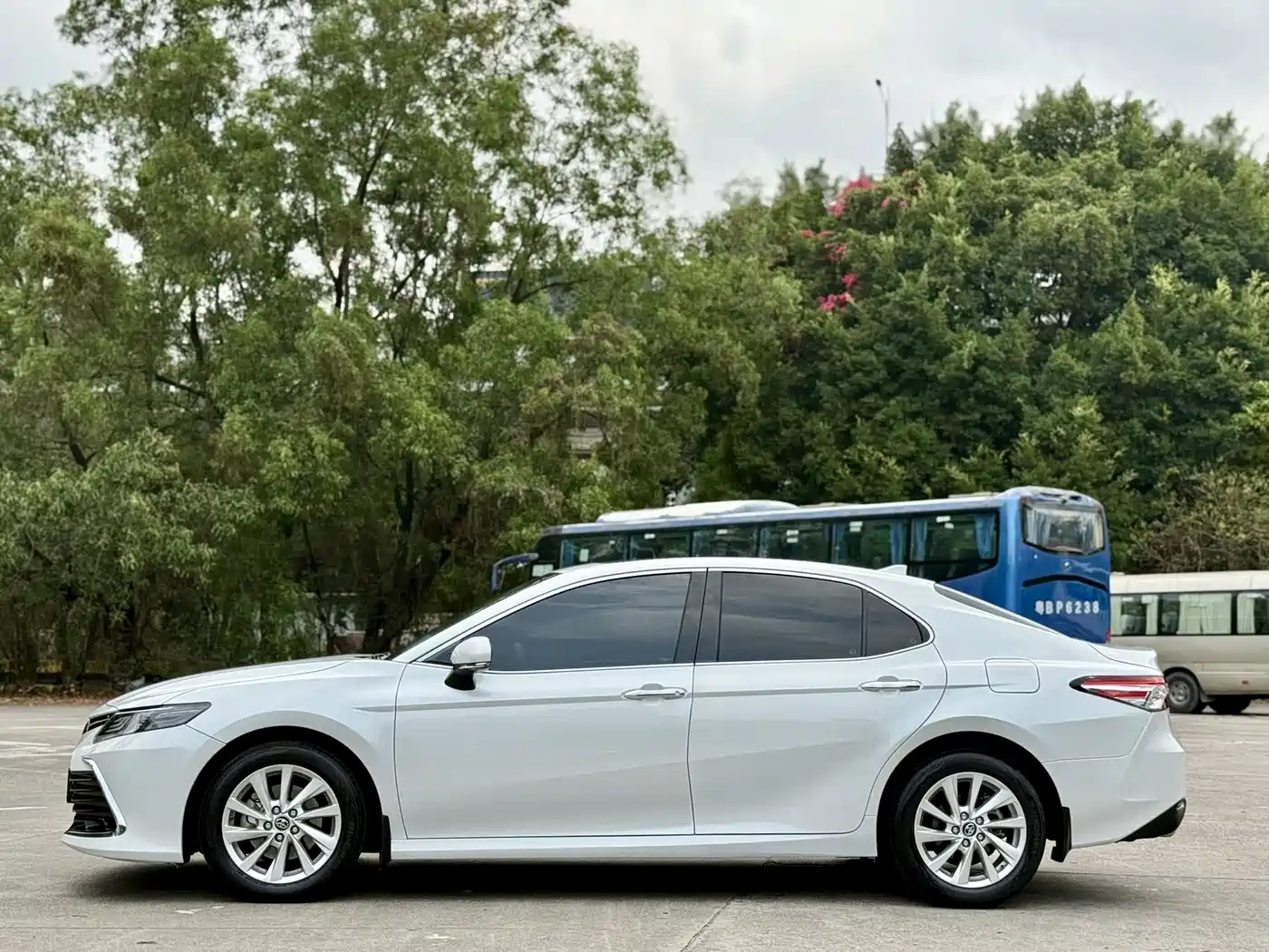 Toyota Camry 2021 2.0G Luxury Edition фото 3
