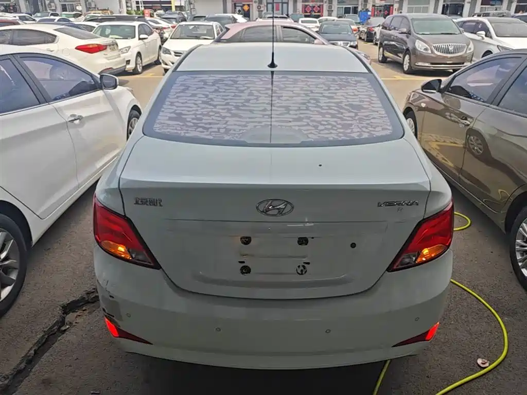 Hyundai Verna 2014 1.4L Manual Smart GLS фото 6