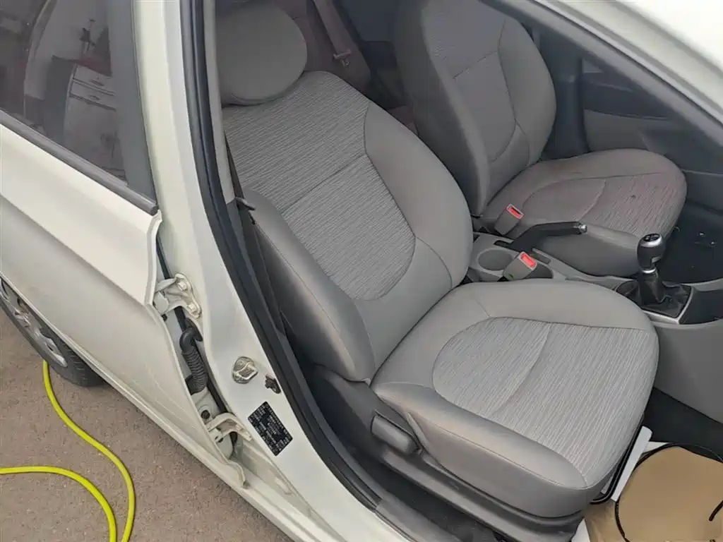 Hyundai Verna 2014 1.4L Manual Smart GLS фото 25