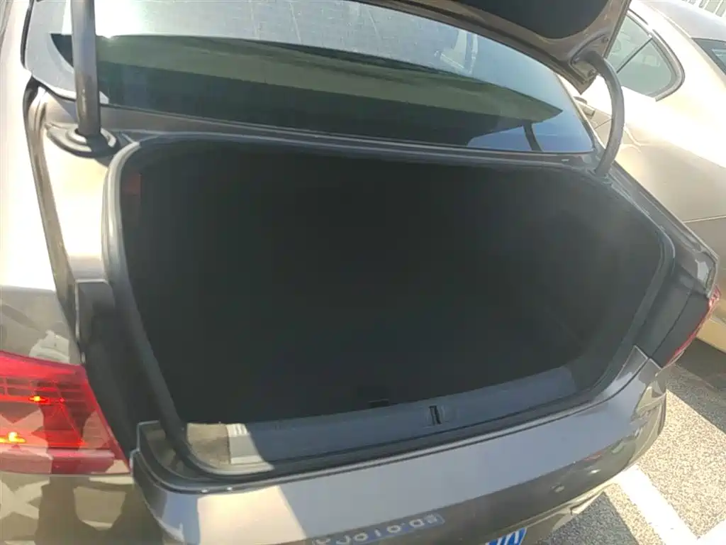 Volkswagen Magotan 2015 Facelift 1.8TSI Luxury фото 19
