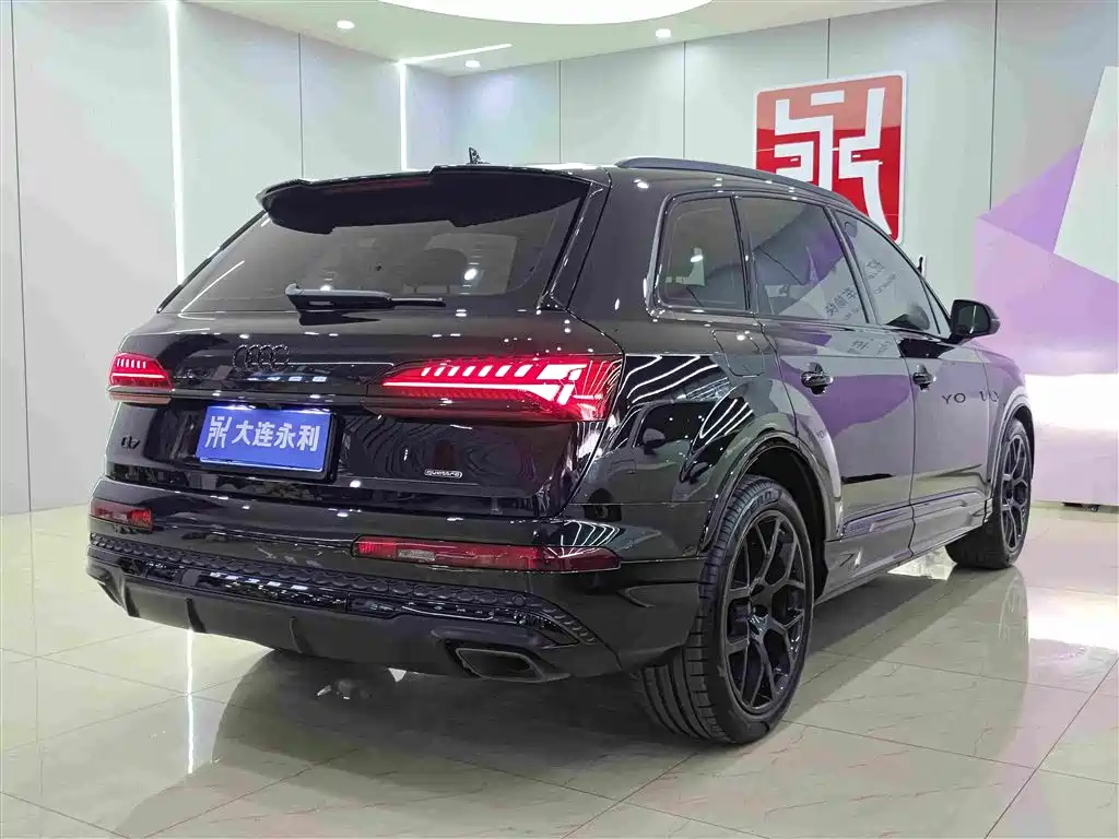 Audi Q7 2025 2025 45 TFSI quattro S line Black Warrior