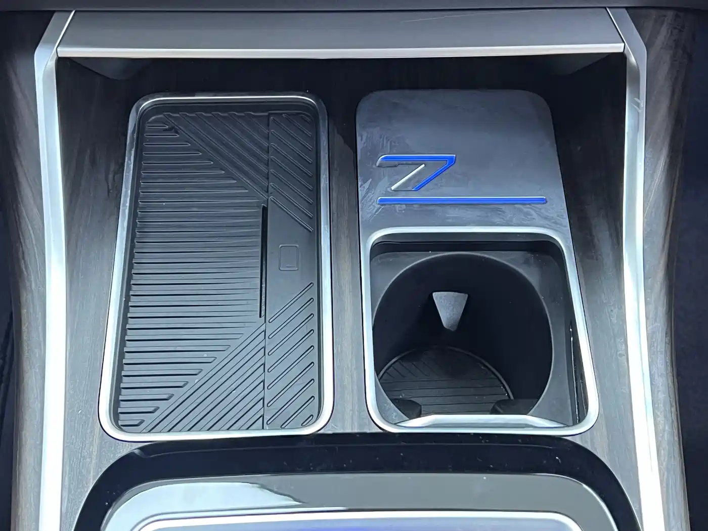 BMW 7 Series 2023 Model 740Li Leading M Sport Package фото 33