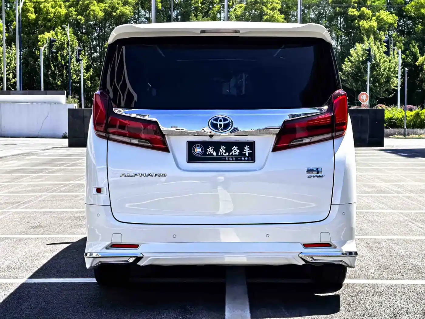Toyota Alphard 2019 Hybrid 2.5L Luxury фото 5