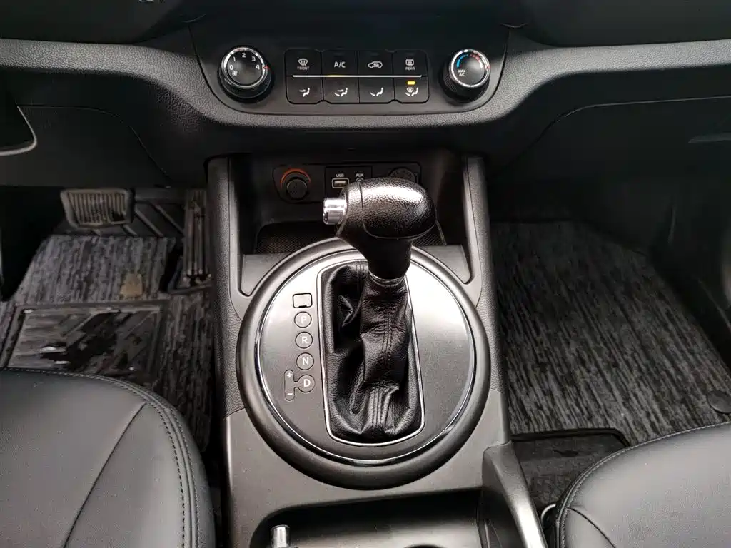 Kia Sportage 2016 2.0L Automatic 2WD GL фото 14