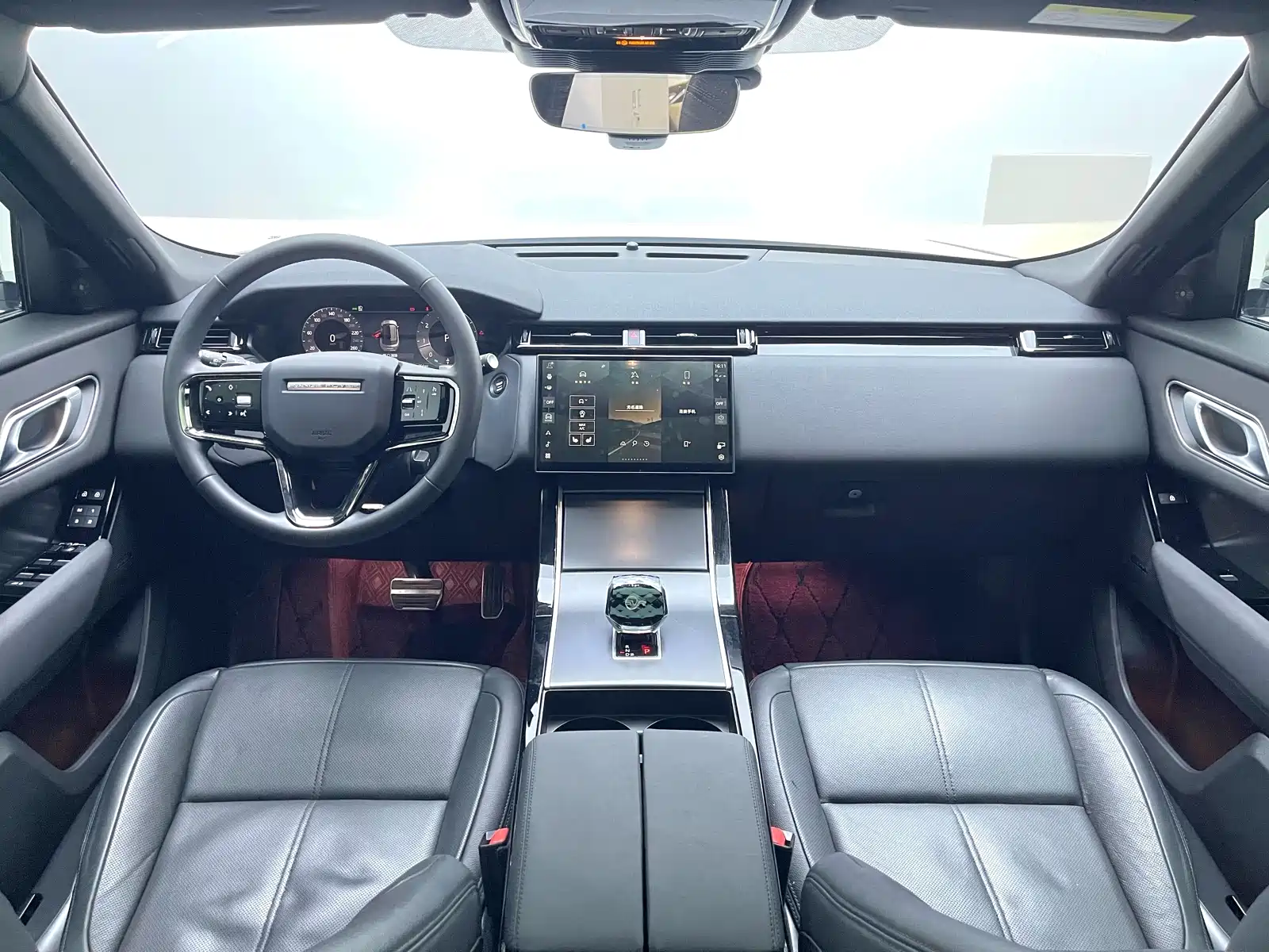 صورة 14 - Land Rover Range Rover Velar