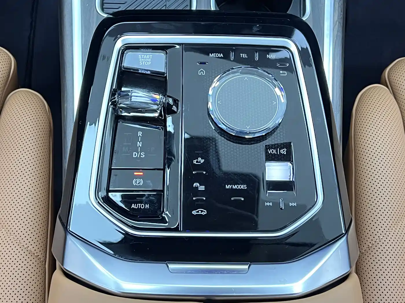 BMW 7 Series 2023 Model 740Li Leading M Sport Package фото 38