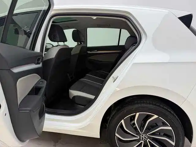 Volkswagen Golf 2021 200TSI DSG Pro фото 10
