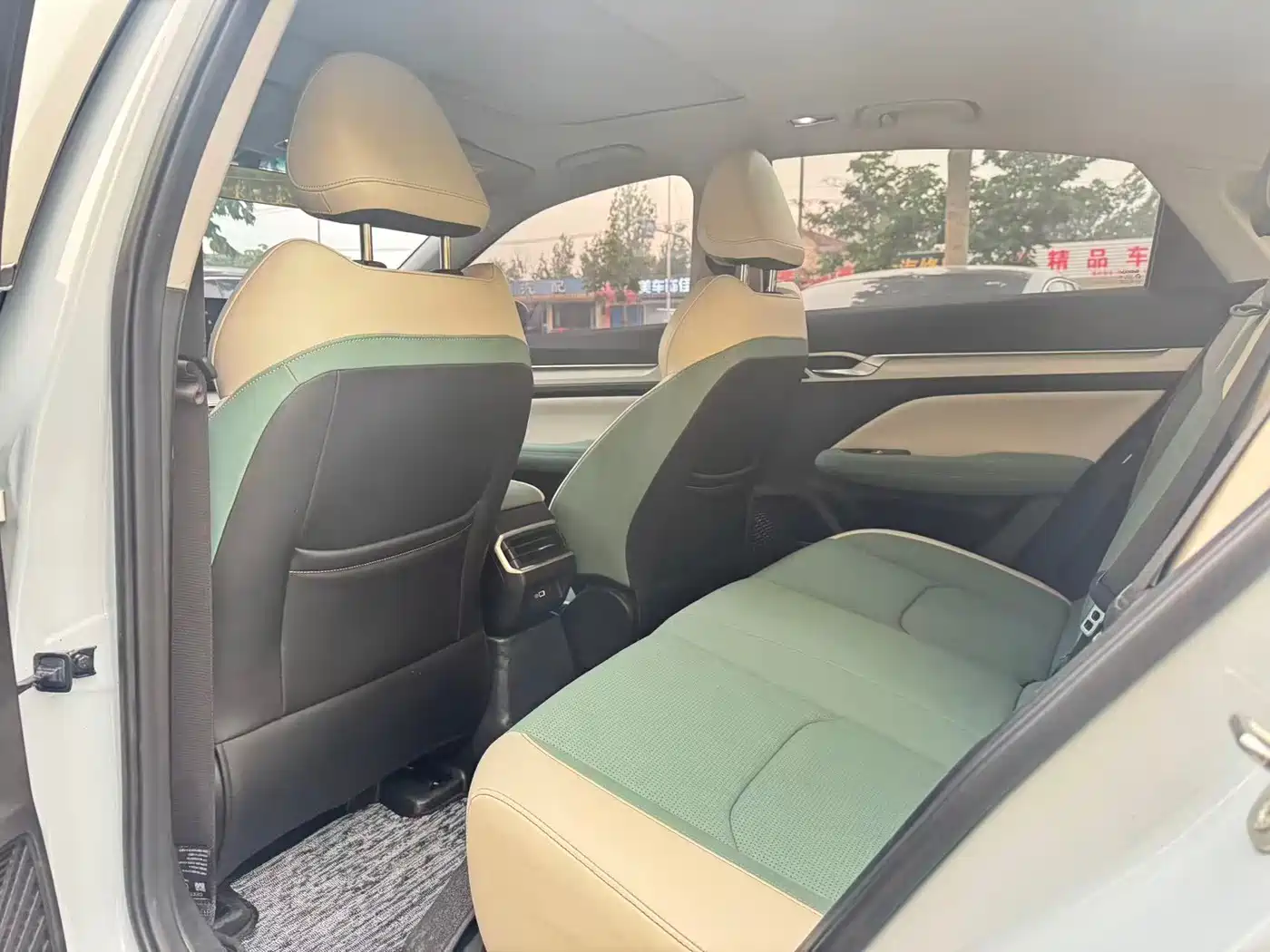 Geely Emgrand L HiP 2022 2022 1.5TD-DHT Pro 100KM Super Rui
