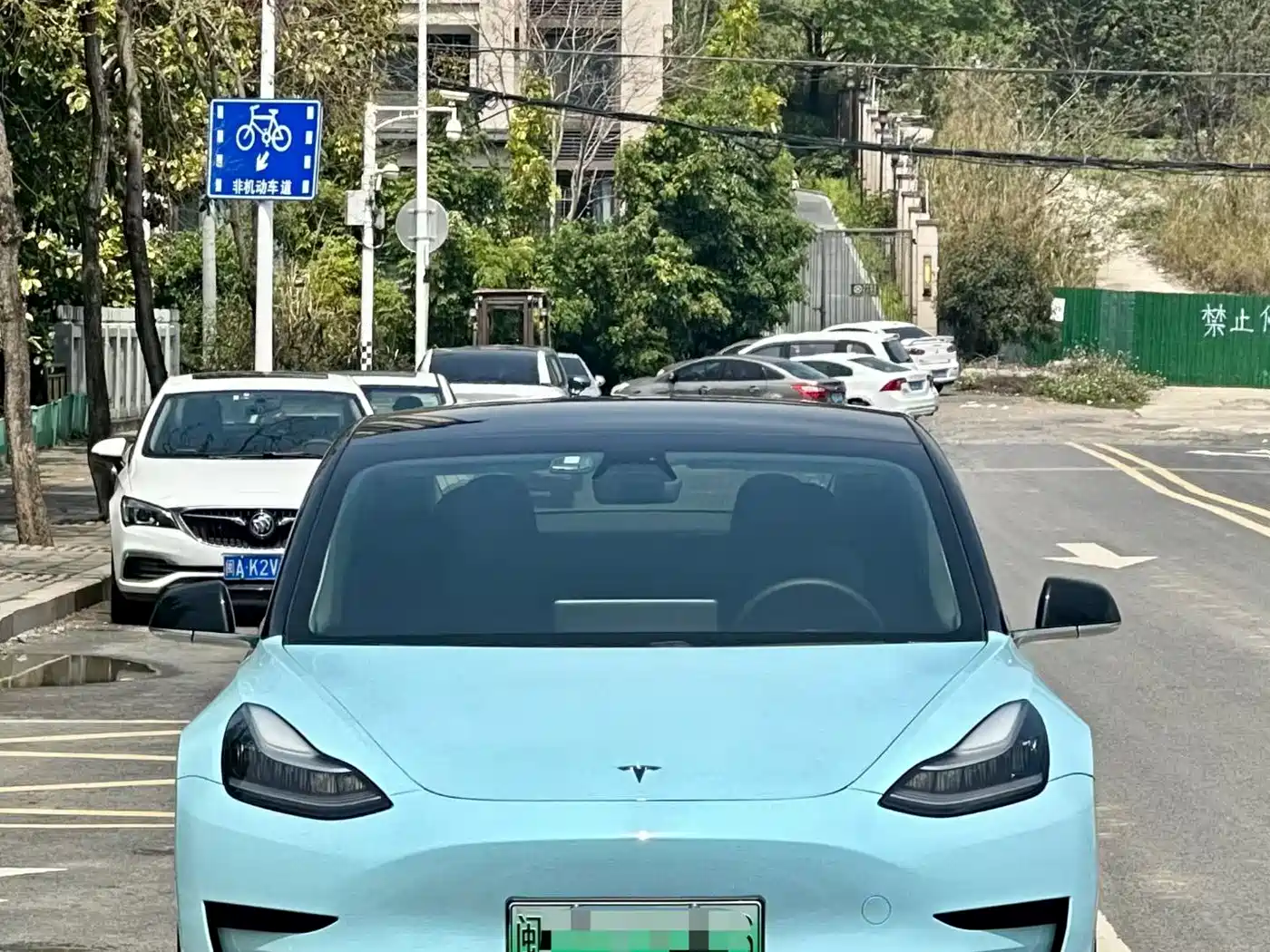 TESLA MODEL 3