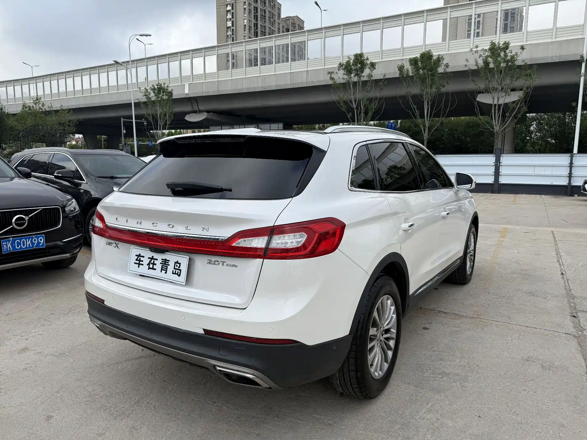 Photo 10 - Lincoln MKX