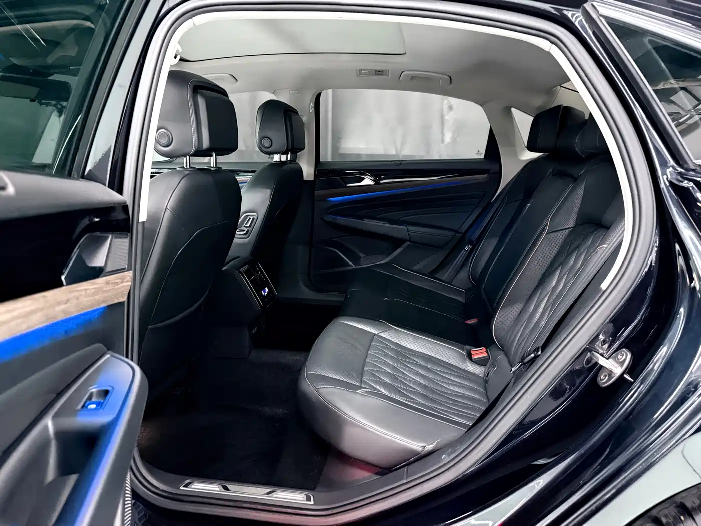 Volkswagen Passat 2020 330TSI Luxury Edition China VI фото 10