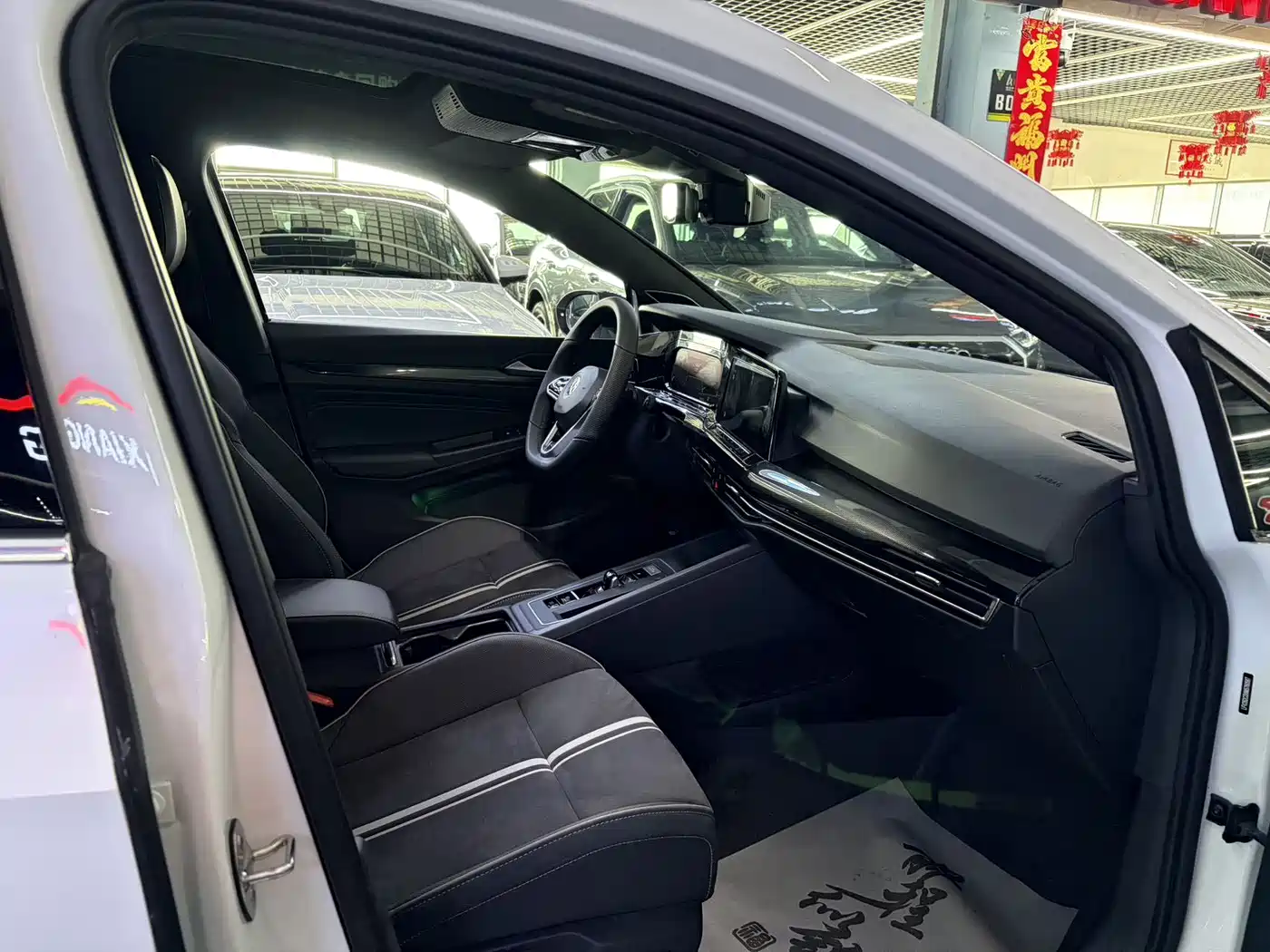 Volkswagen Golf 2021 280TSI DSG R-Line фото 12