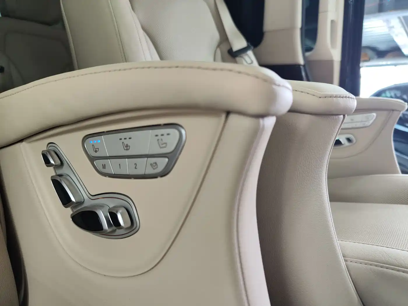 Mercedes-Benz V-Class 2018 V 260 L Premium Long Wheelbase Edition China VI фото 21