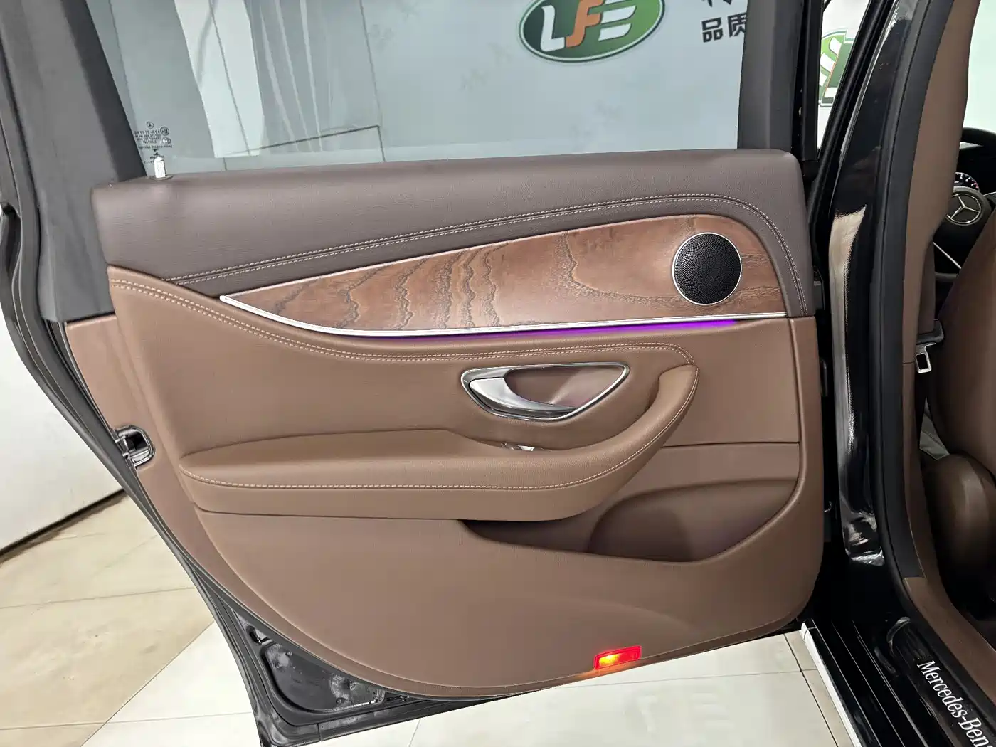 Mercedes-Benz E-Class New Energy 2022 Facelift II E 350 e L Plug-in Hybrid Sedan фото 21