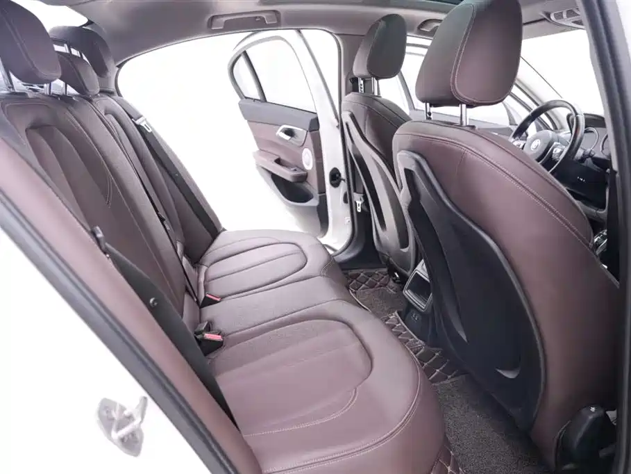 BMW 1 Series 2022 120i M Sport Shadow Edition фото 18