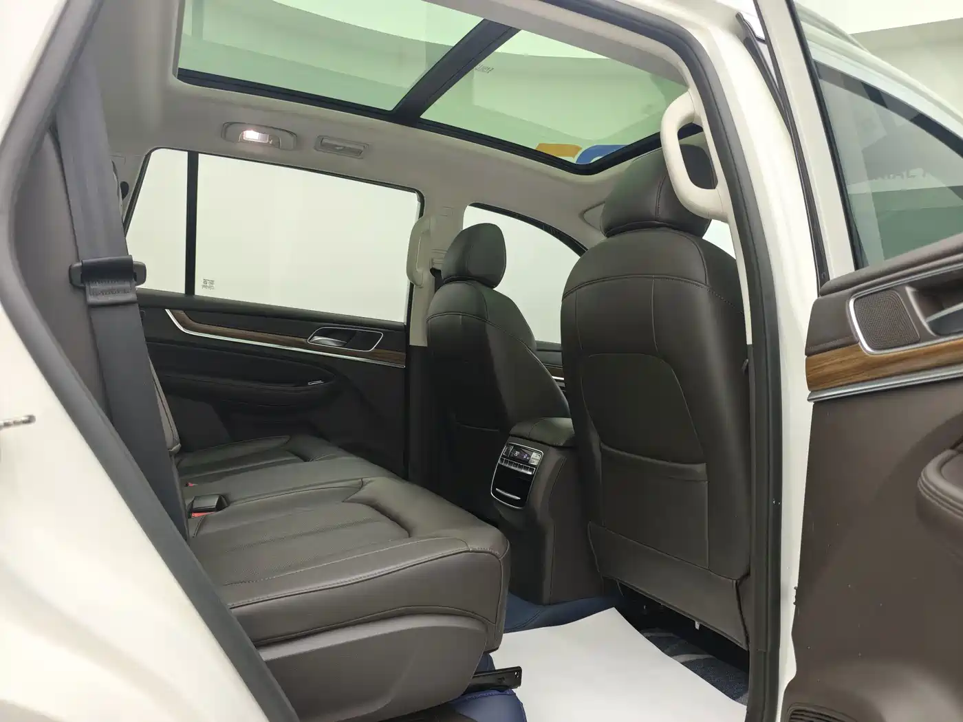 Roewe RX8 2020 2019 30T Intelligent Internet AWD Flagship Edition
