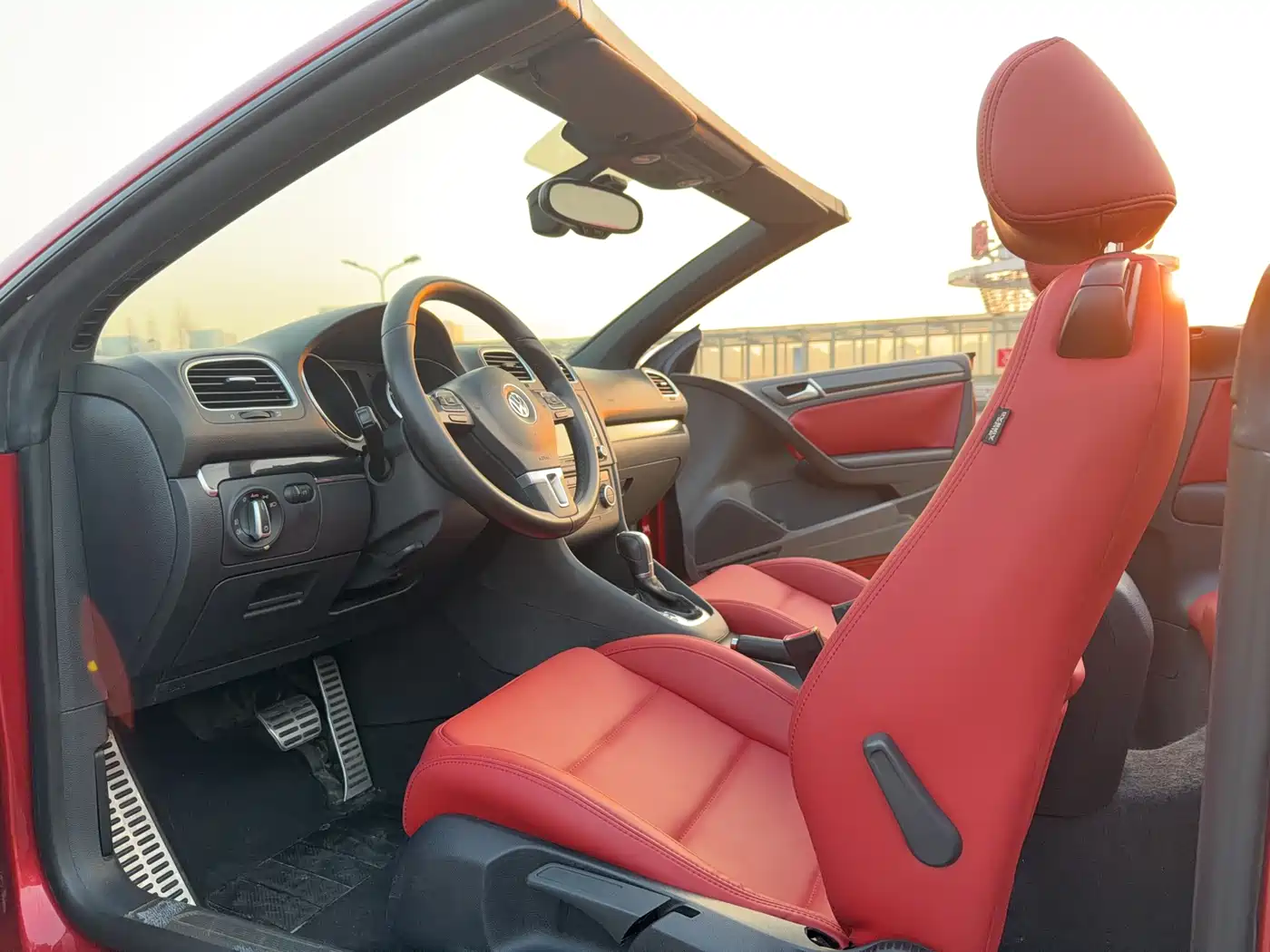 Volkswagen Golf (Import) 2012 1.4TSI Luxury Convertible Edition фото 15