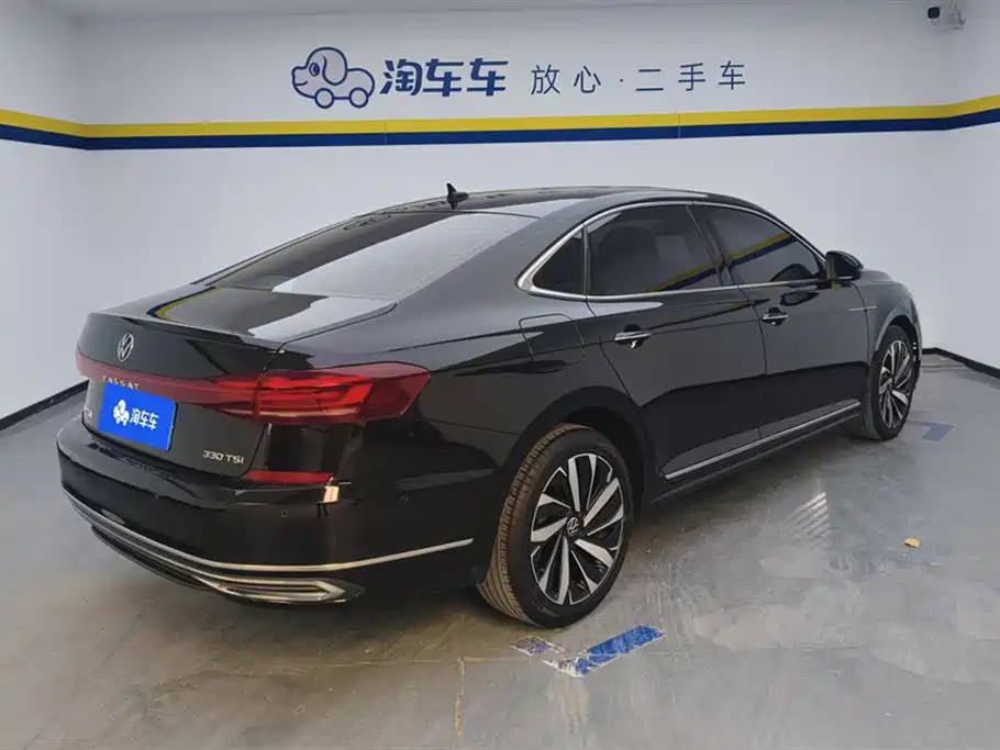 Volkswagen Passat 2022 330TSI Luxury Edition фото 3