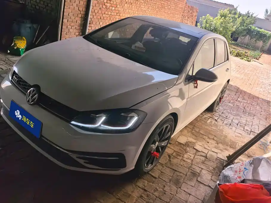 Photo 1 - Volkswagen Golf