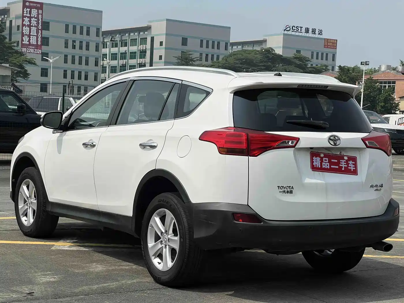 Фото 8 - Toyota RAV4