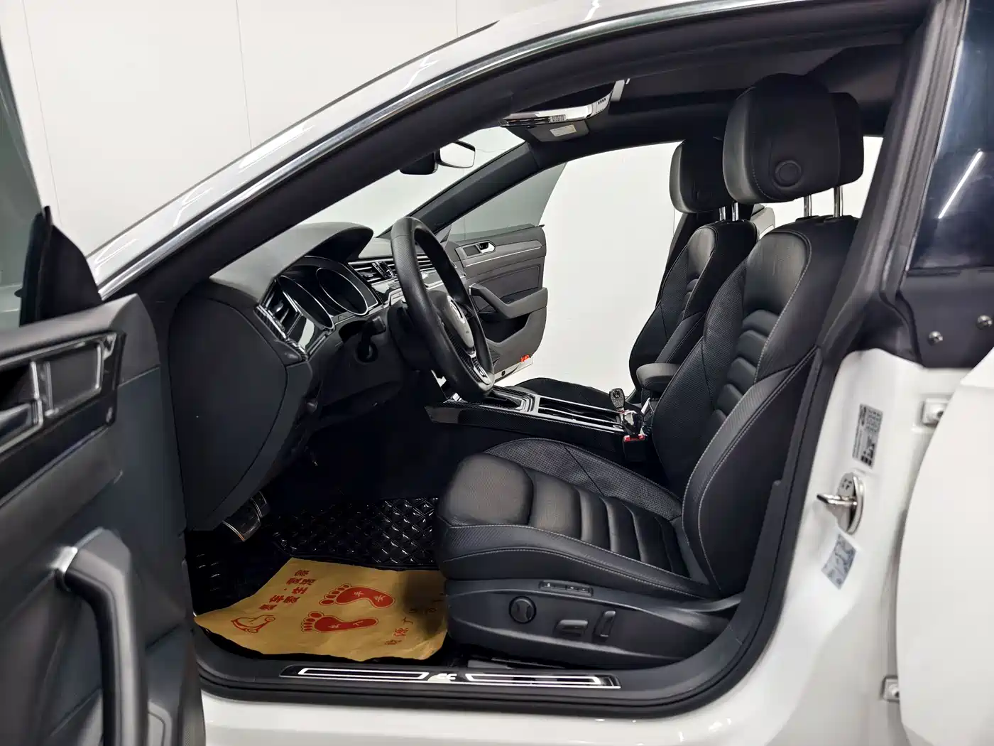 Volkswagen FAW-Volkswagen CC 2019 330TSI Charm Edition China VI фото 11