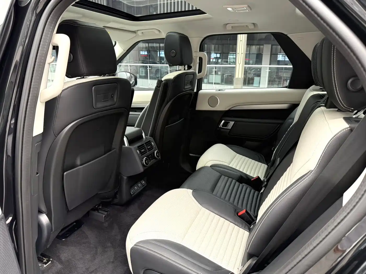 Land Rover Discovery 2021 360PS R-Dynamic S фото 6