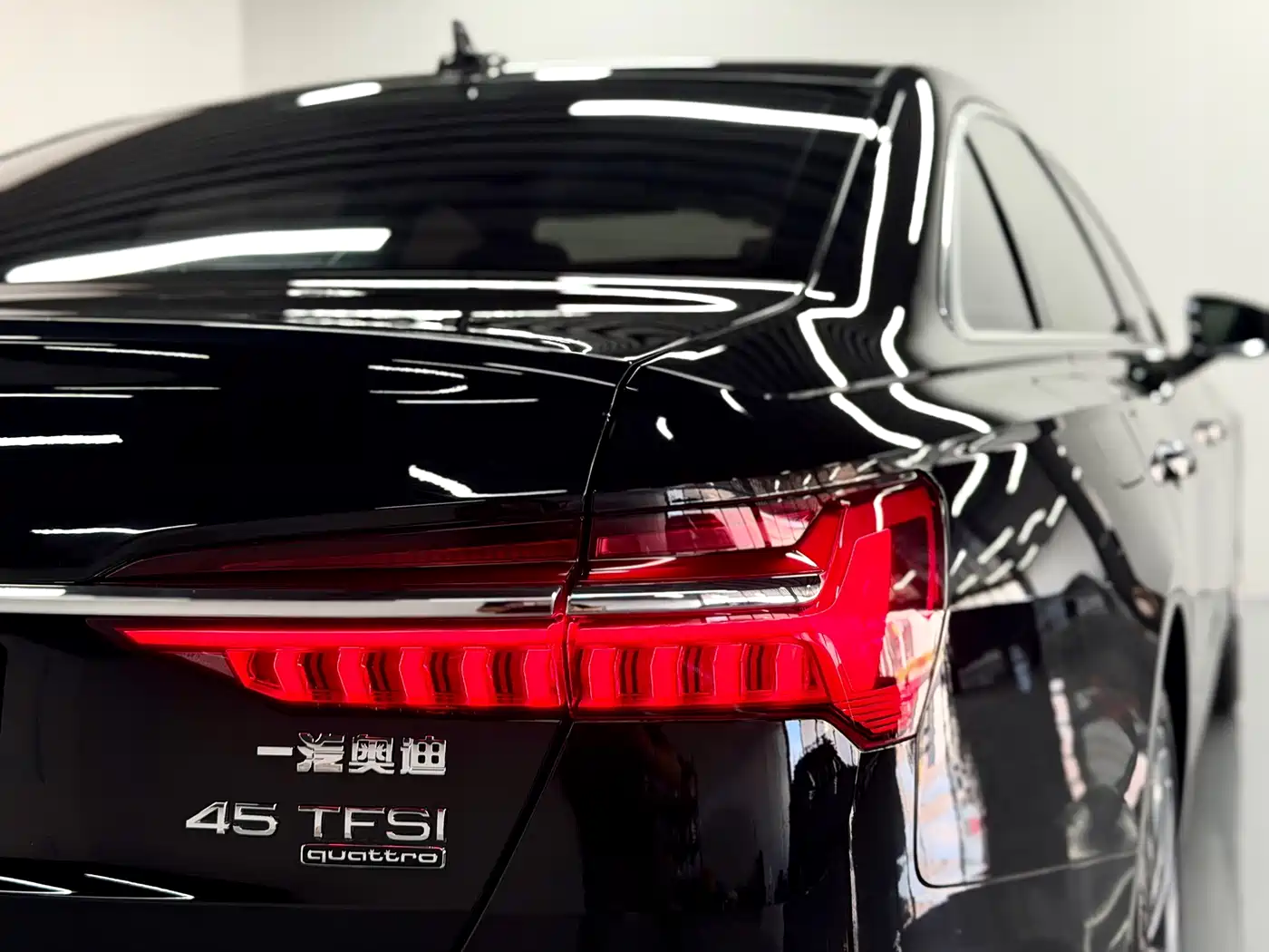 Фото 10 - Audi A6L