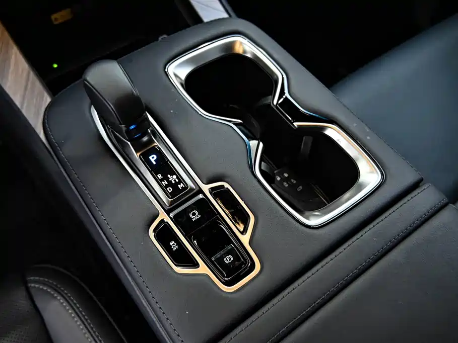 Lexus LM 2023 500h 6-Seater Prestige Edition фото 17