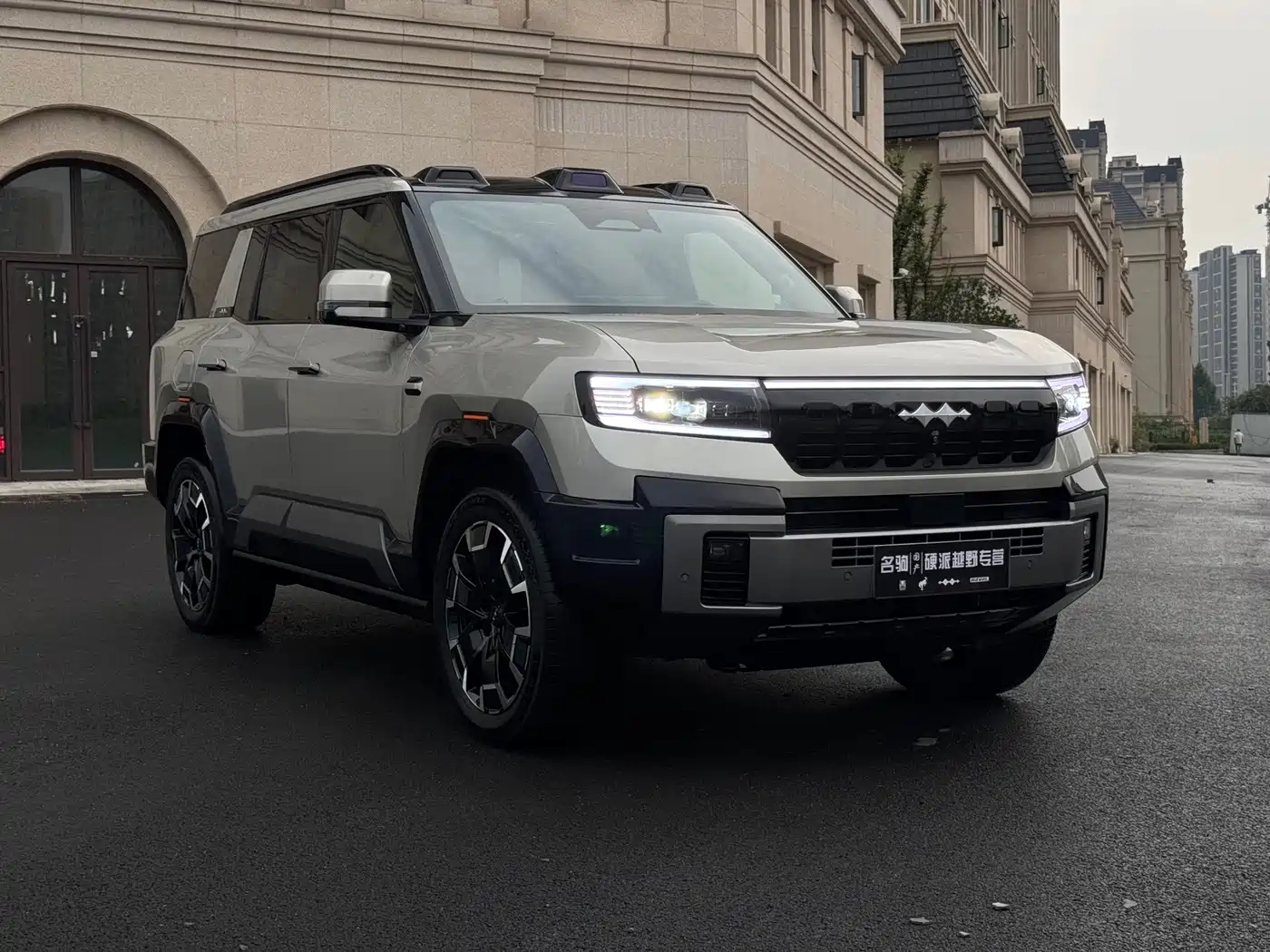 Fang Cheng Bao Leopard 8 2026 2025 Zhiyong Flagship 7-Seater