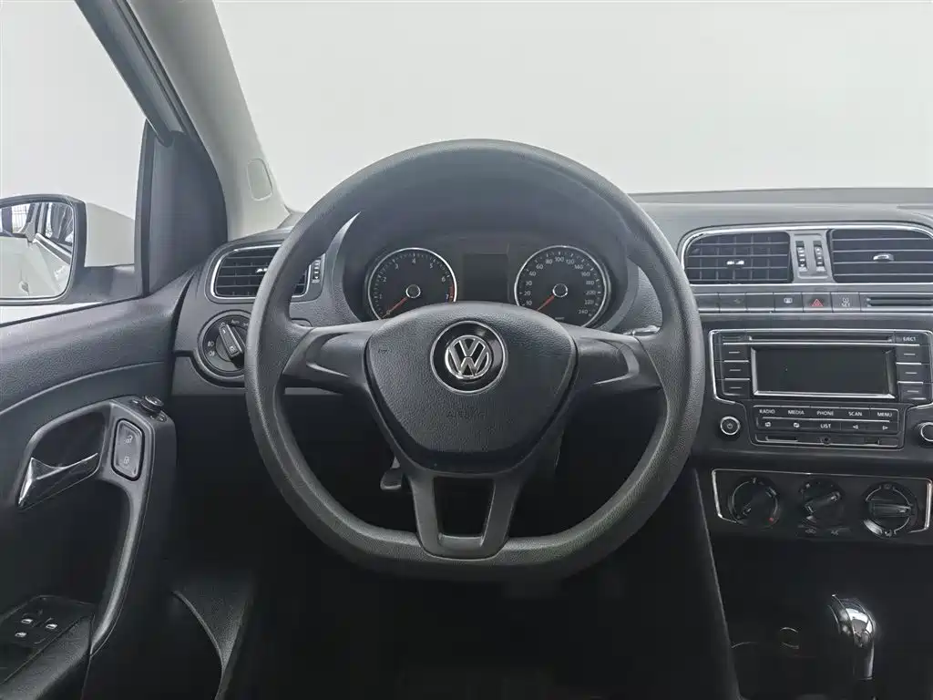 Volkswagen Polo 2014 1.4L Automatic Comfort Edition фото 11
