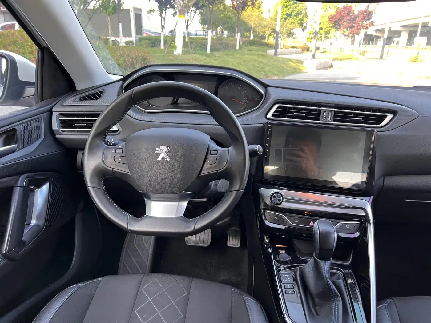 Peugeot 308 2016 1.6L Automatic Luxury фото 14