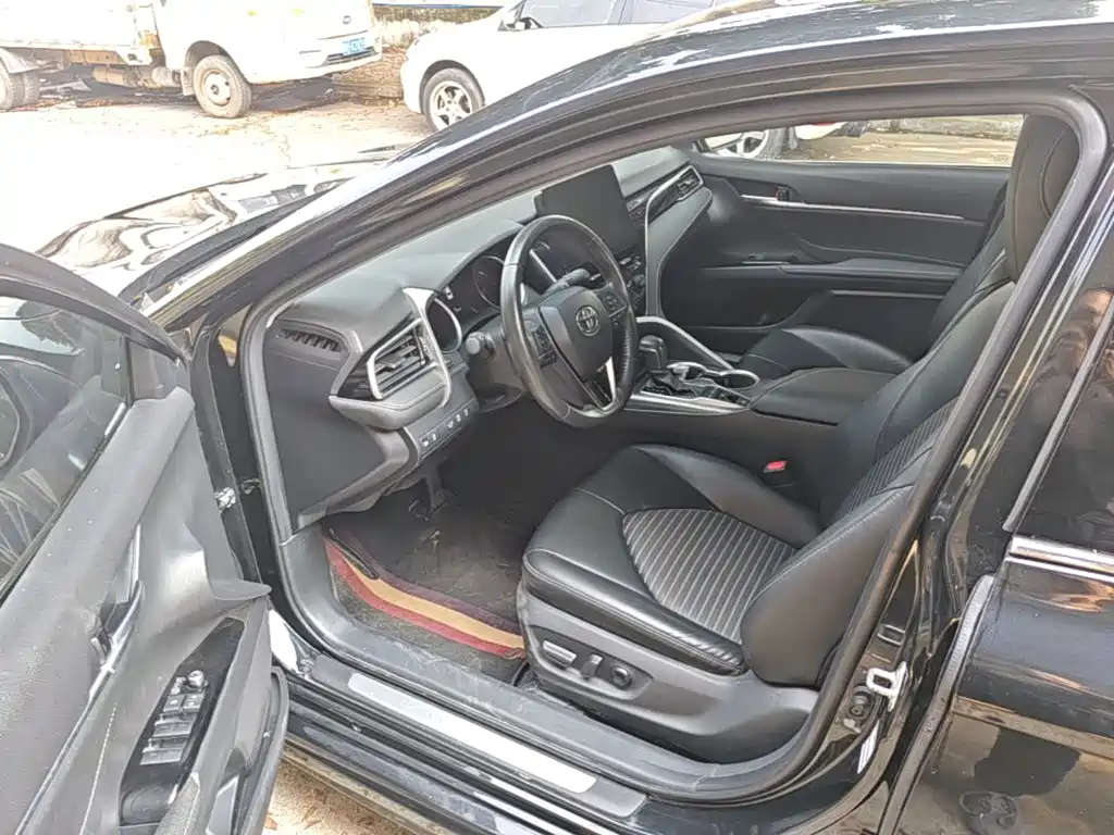 Фото 16 - Toyota Camry