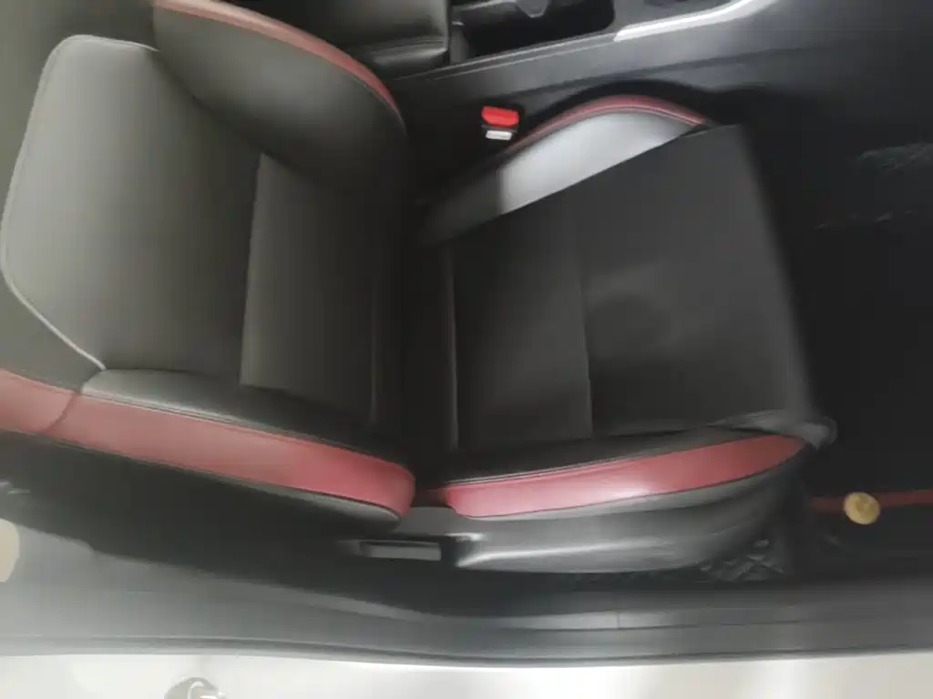 Фото 25 - Geely Coolray