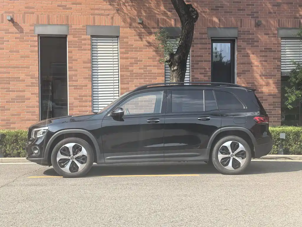 Photo 11 - Mercedes-Benz GLB