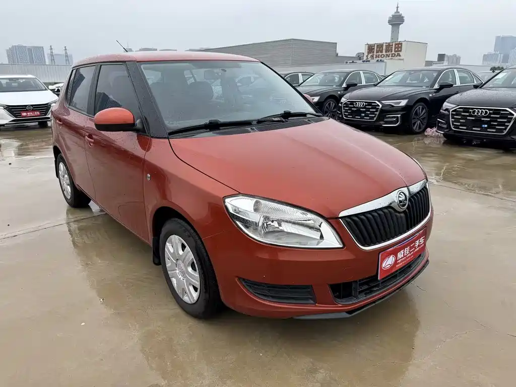 Škoda Fabia 2015 2014 1.4L Automatic Crystal Edition