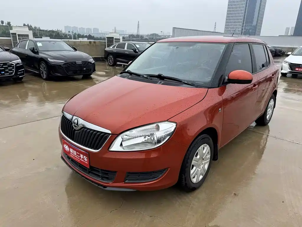 Škoda Fabia 2015 2014 1.4L Automatic Crystal Edition