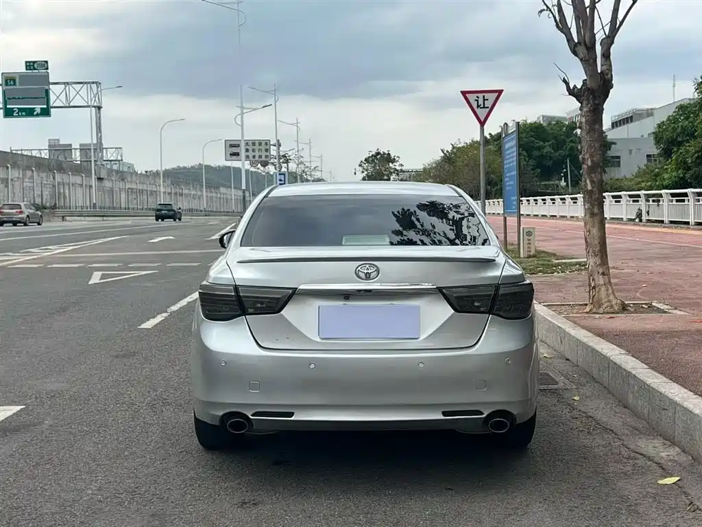 Toyota Reiz 2010 2.5V Elegance Elite Edition фото 5