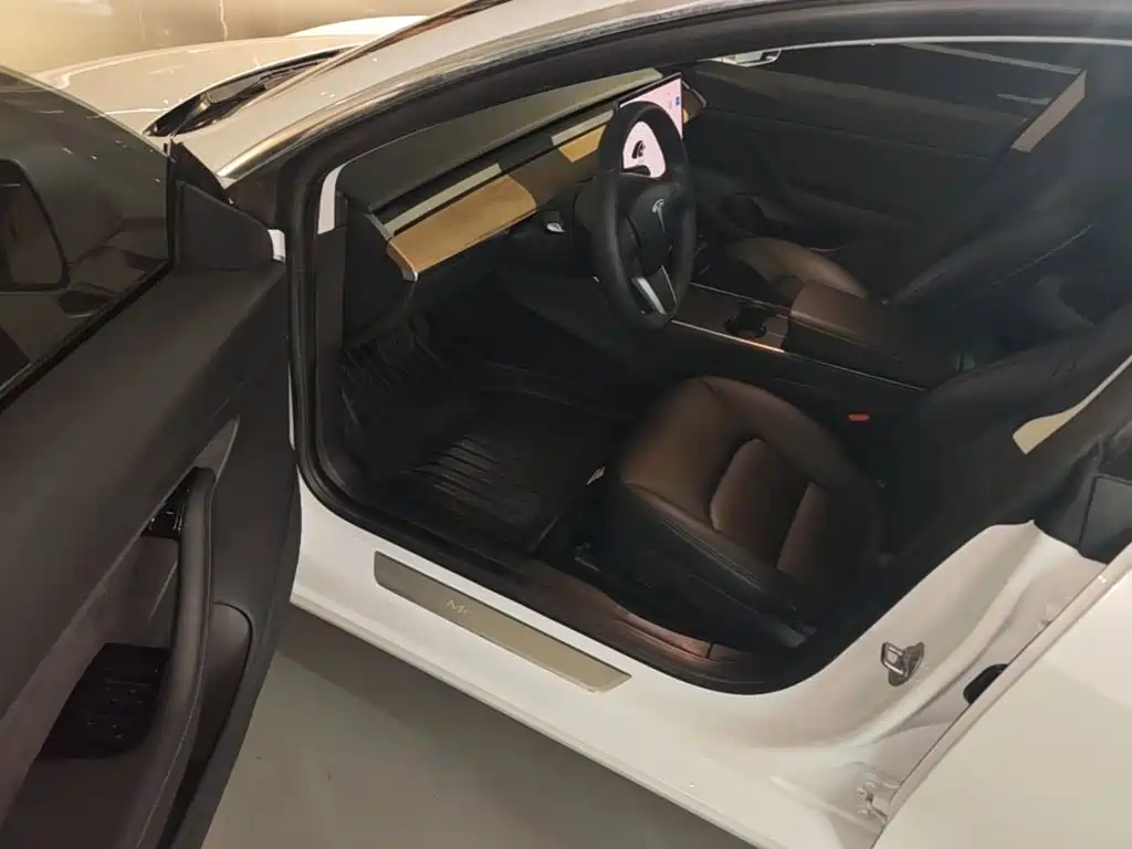Фото 16 - Tesla Model 3