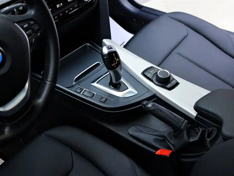 BMW 3 Series GT 2017 320i Fashion фото 23