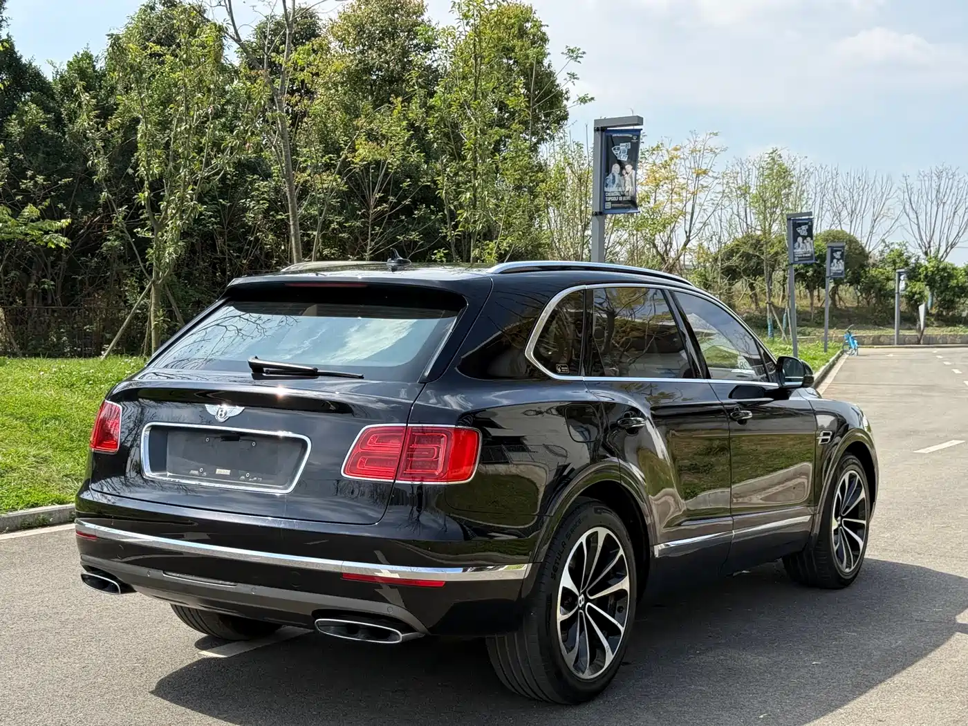 Bentley Bentayga 2016 6.0T Standard Edition фото 15