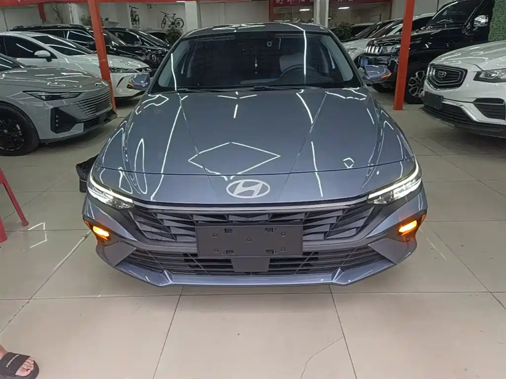 Hyundai Elantra 2023 1.5L CVT GLX Elite Edition фото 3